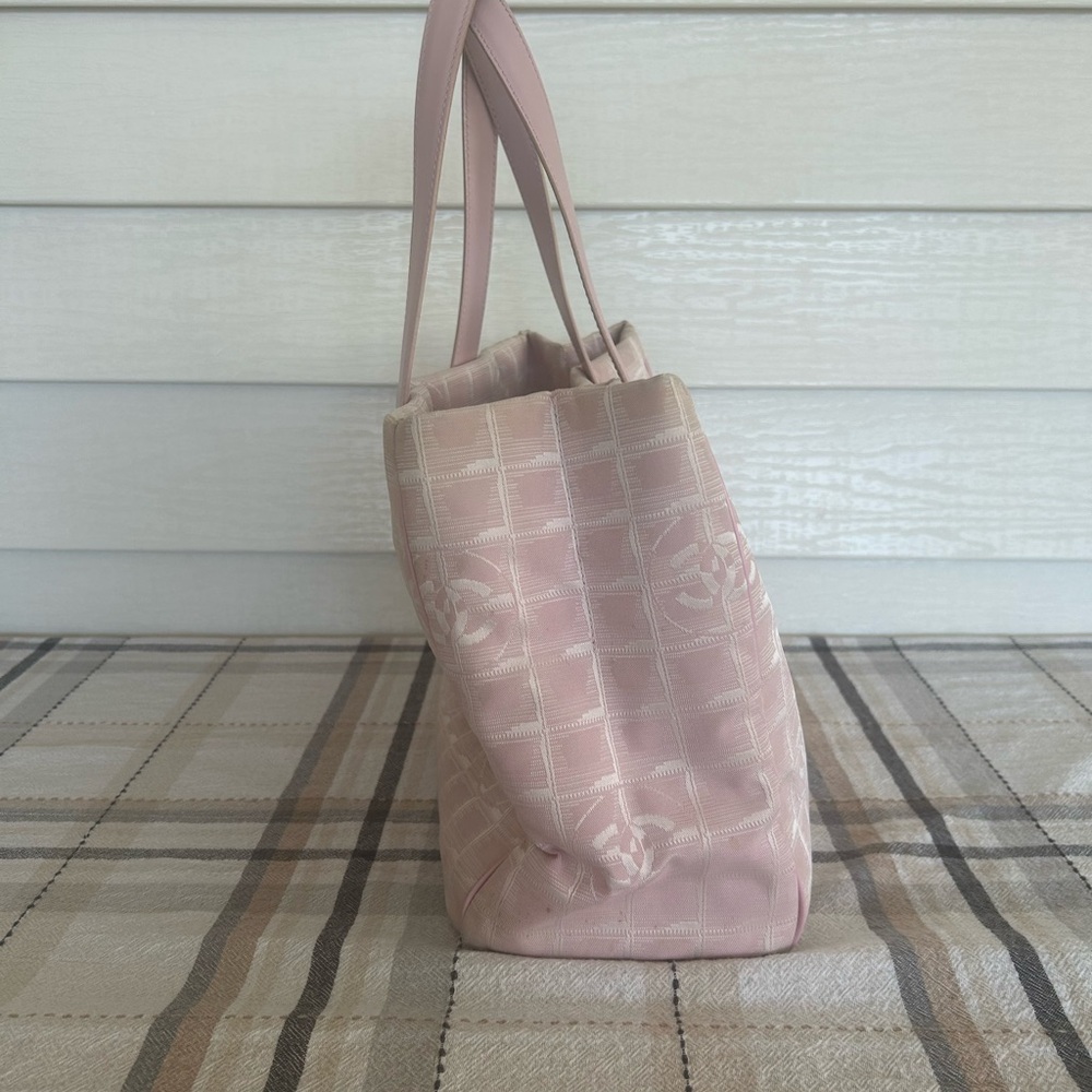 Chanel Light Pink Tote Bag- CC Logo - Picture 4 of 16